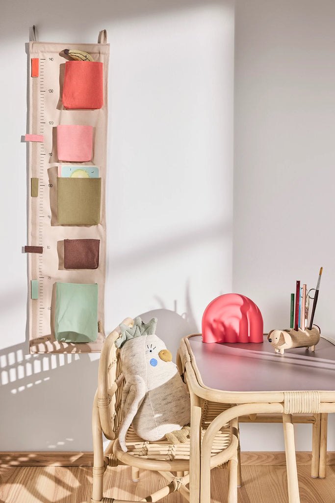 Oyoy, Saga Wand Aufbewahrung mit Messlatte– Die Pampi